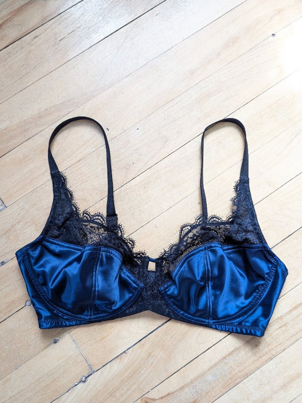 New bra 32D unlined